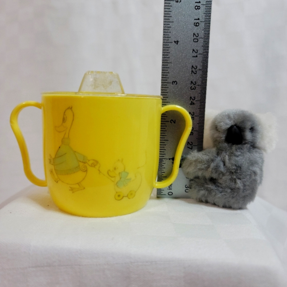 Vintage yellow child cup w/lid.